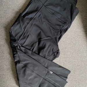 Lululemon cropped black leggings.
